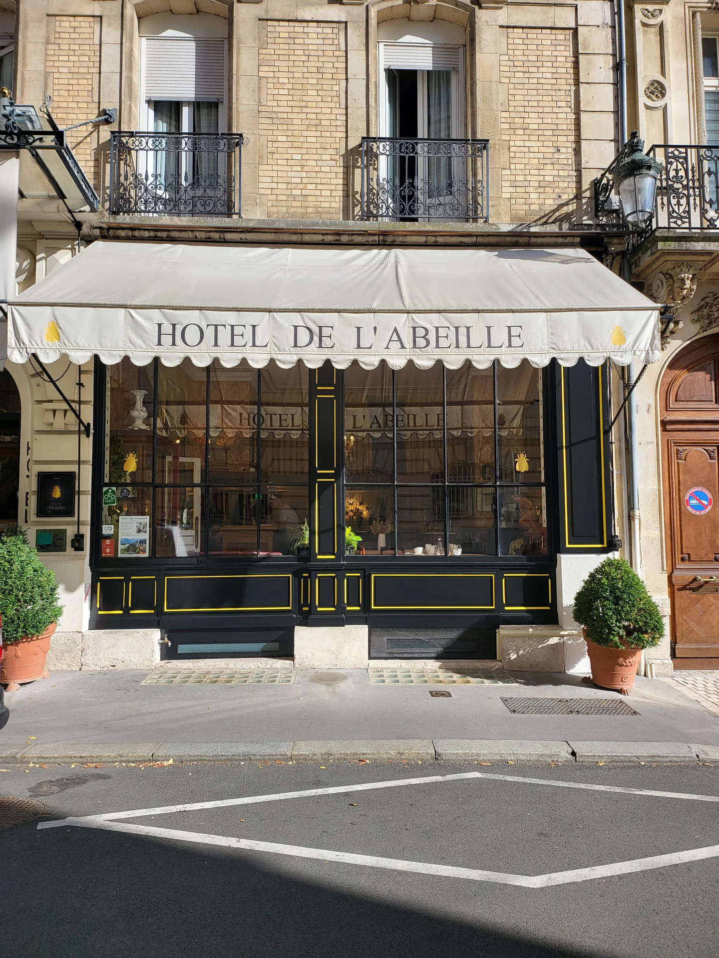 devanture hotel apres bdco batiment orleans
